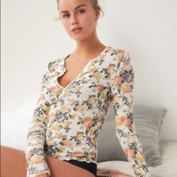 Urban Outfitters out from under scarlet Henley top - Picture 1 of 6